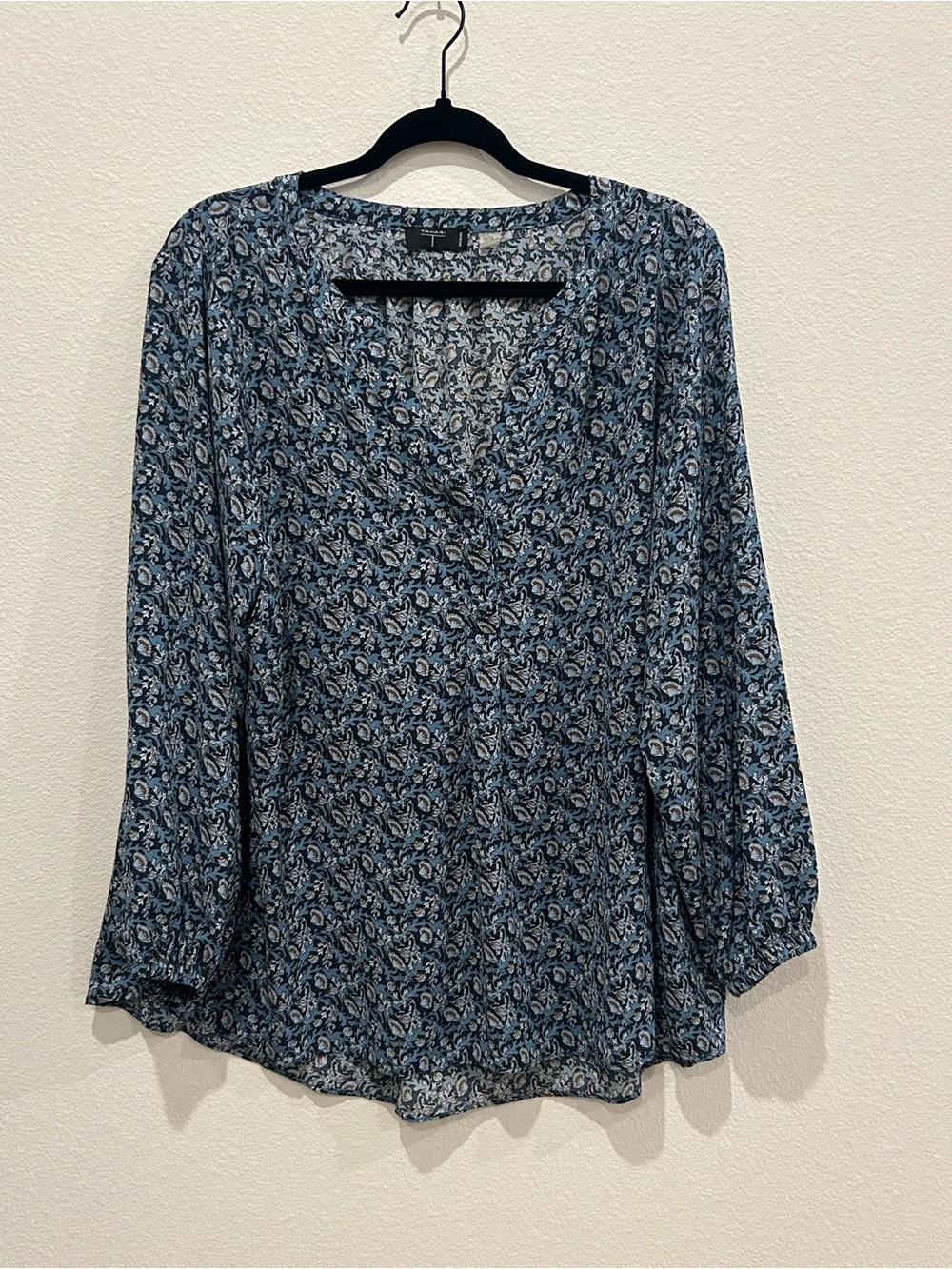 Tahari Blue Floral V-Neck Long Sleeve Blouse